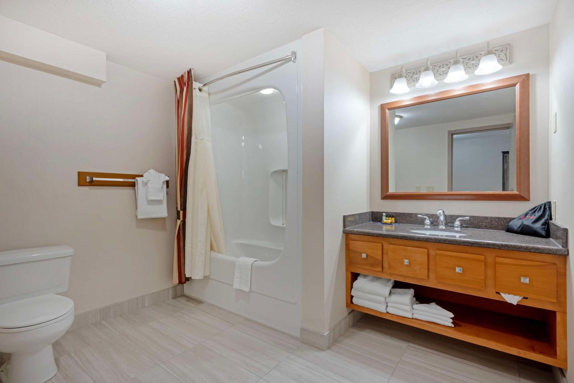 Best Western Plus Port O'Call Hotel Калґарі Екстер'єр фото
